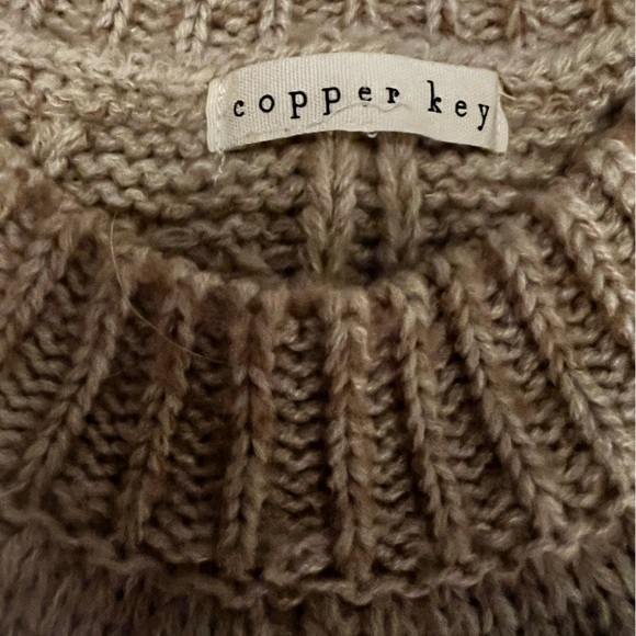 Copper key sweater for kids- good condition - Picture 2 of 4